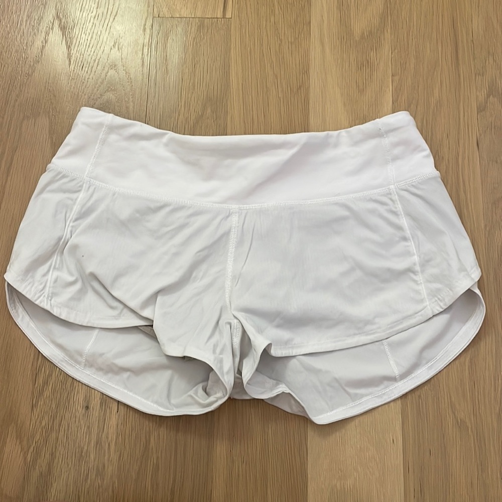 Like-new White Lululemon Speed Up Low-Rise Lined Short 2.5"